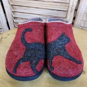 L.L. Bean US 10 Red Felted Wool Cat Slippers Cozy Cabin Cottagecore Farm Warm
